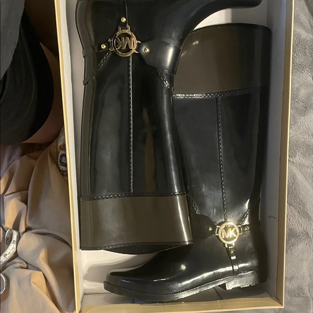 Michael Kors rain boots 9 - Picture 2 of 5